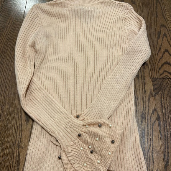 High neck blouse 🌸🌸 - Picture 2 of 4